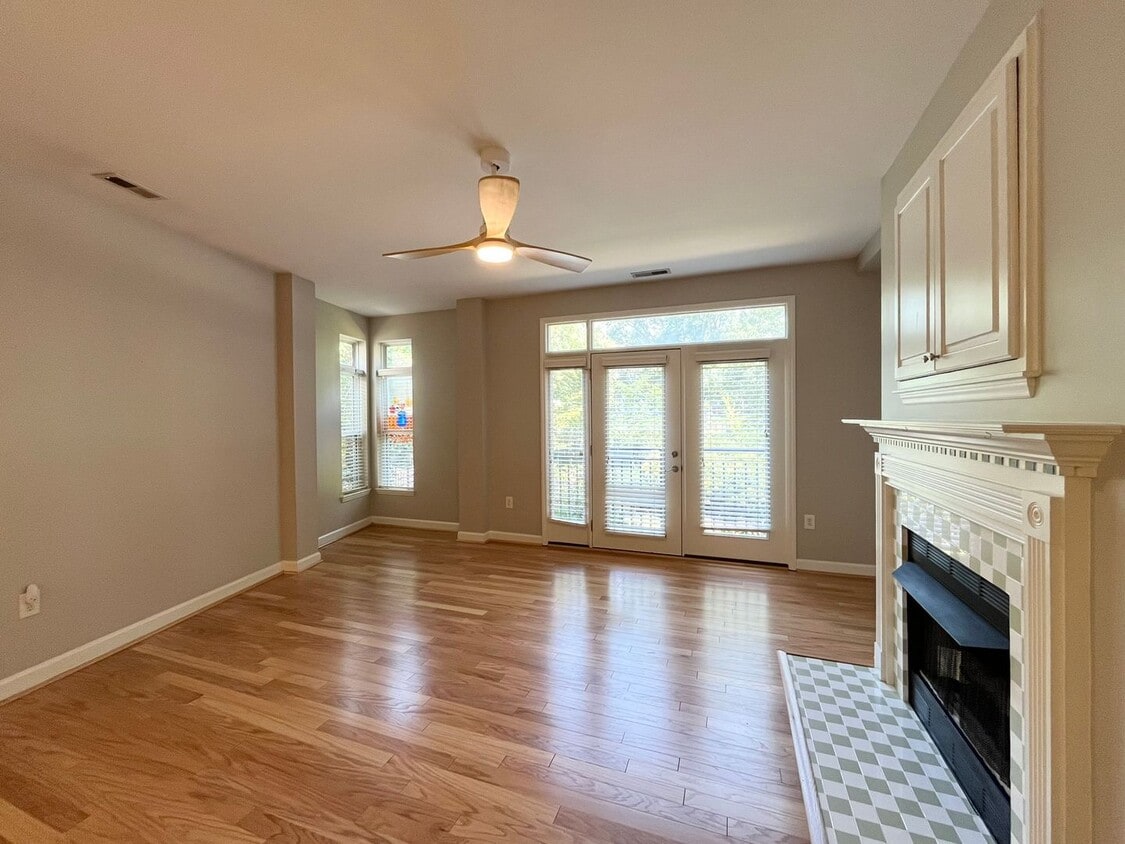 Primary Photo - Spacious 2BD, 2BA Condo in a Prime Locatio...