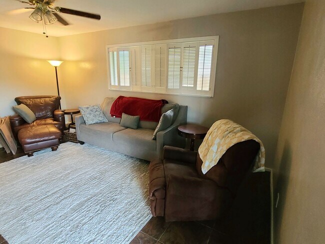 Building Photo - ** 3 Bedroom Rental Steps From Pollard Par...