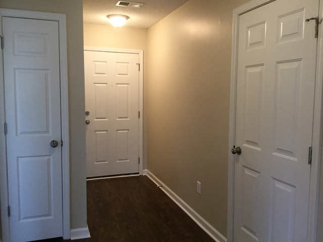 Building Photo - 2025 Cripplecreek Drive