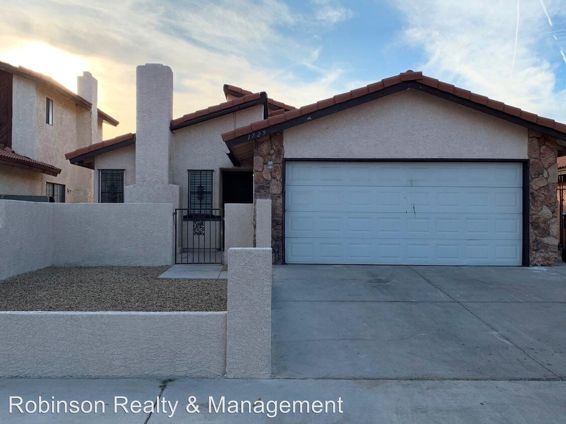 Foto principal - 3 br, 2 bath House - 1729 Yellow Rose