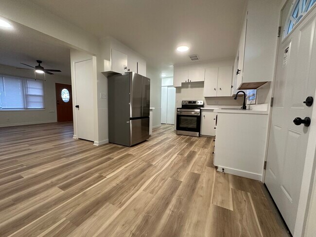 Comedor/Cocina - 5317 N 45th St