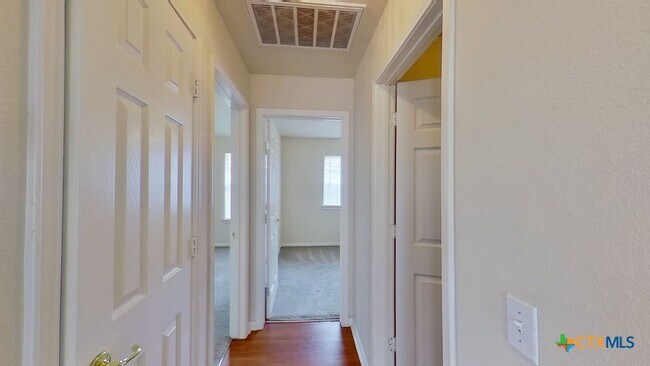 Building Photo - 102 Hersee Ct