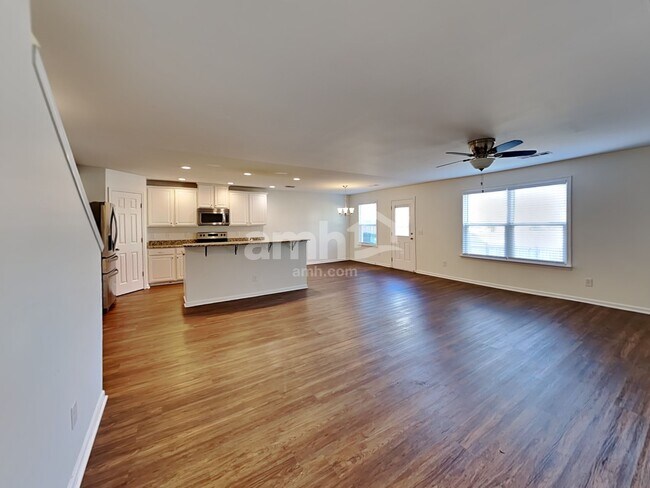 Building Photo - 536 Rock Island Way