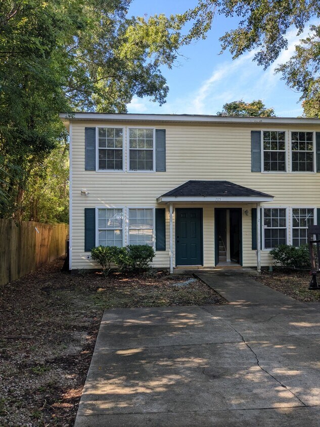 Foto principal - 705 W Georgia St