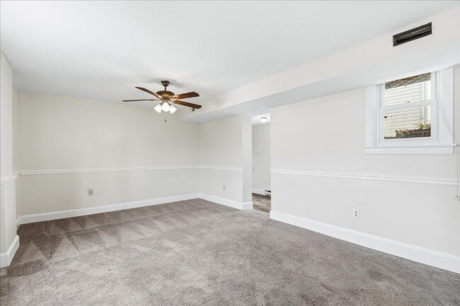 Foto del edificio - 100 E 8th St