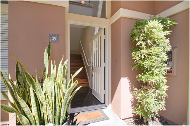 Building Photo - 2 Bedroom Plus Loft - Laguna Niguel Condo!