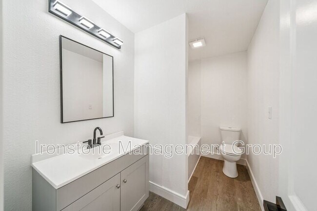 Building Photo - 3165 E 49th St