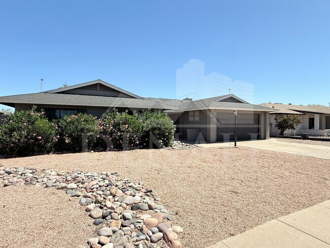 Building Photo - 3617 S Siesta Ln