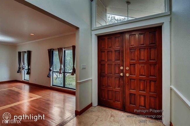 Building Photo - 4 br, 2 bath House - 100 Crestwood Drive UNIT