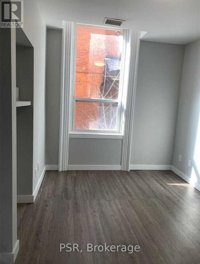 Photo du bâtiment - 205 Gerrard St E