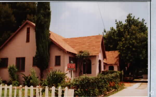 Primary Photo - 642 N Mentor Ave
