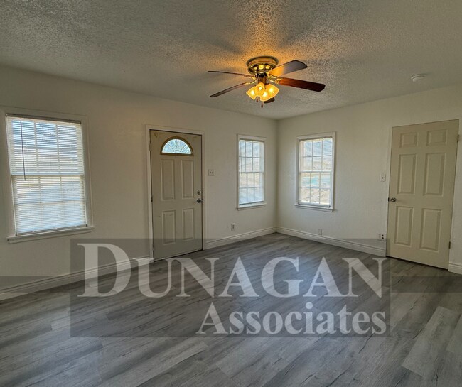 Foto del edificio - PRICE REDUCED !! OPEN HOUSE ON  1/15 2:45-2:55 2 Bedroom - 1 Bath home!!