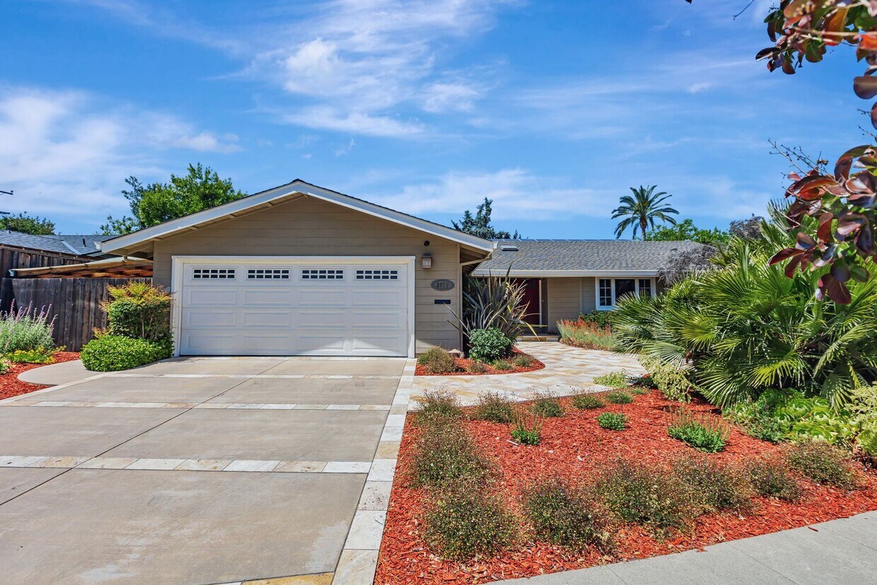 Primary Photo - Gorgeous Sunnyvale Home l Chef’s Kitchen &...