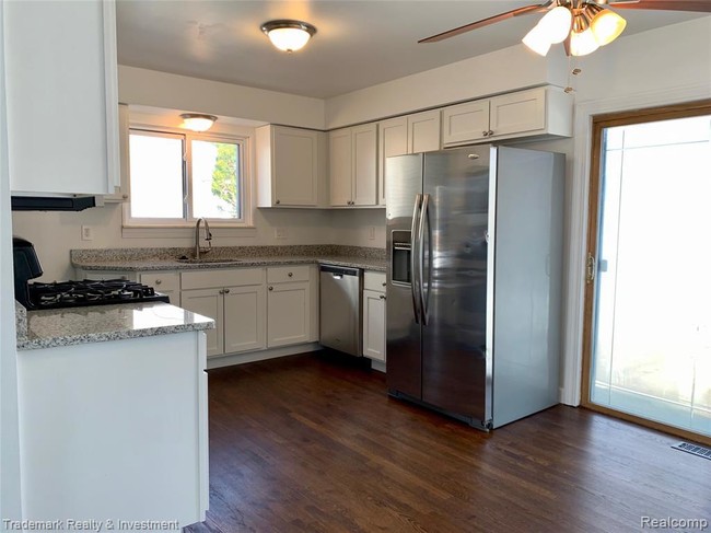 Building Photo - 8258 Perrin Ave