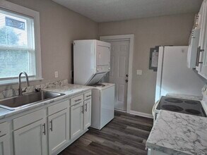 Building Photo - 519 W 19th St