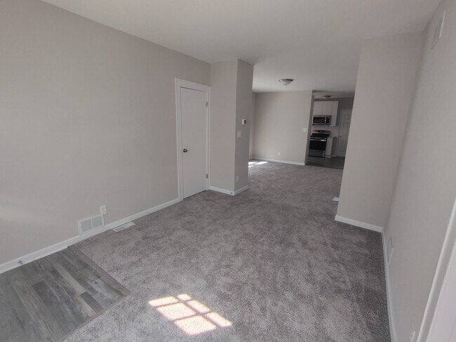 Open concept living/dining - 4344 Wabash Ave