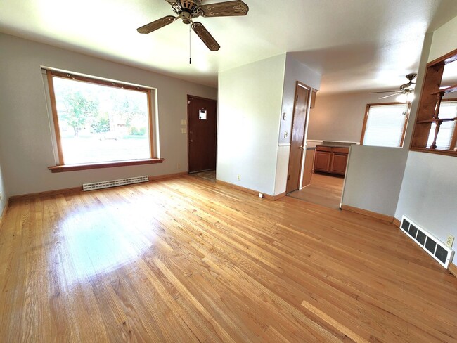 Foto del edificio - 3 bedroom, single family home - Available ...