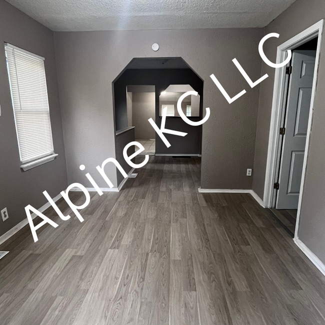 Building Photo - 5712 Anderson Ave