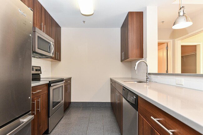 Building Photo - 100 Marshall St