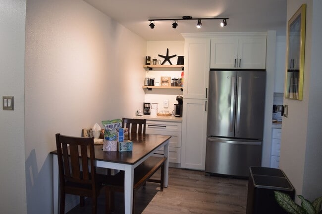 Building Photo - Haleakala Gardens Furnished ground floor 3...