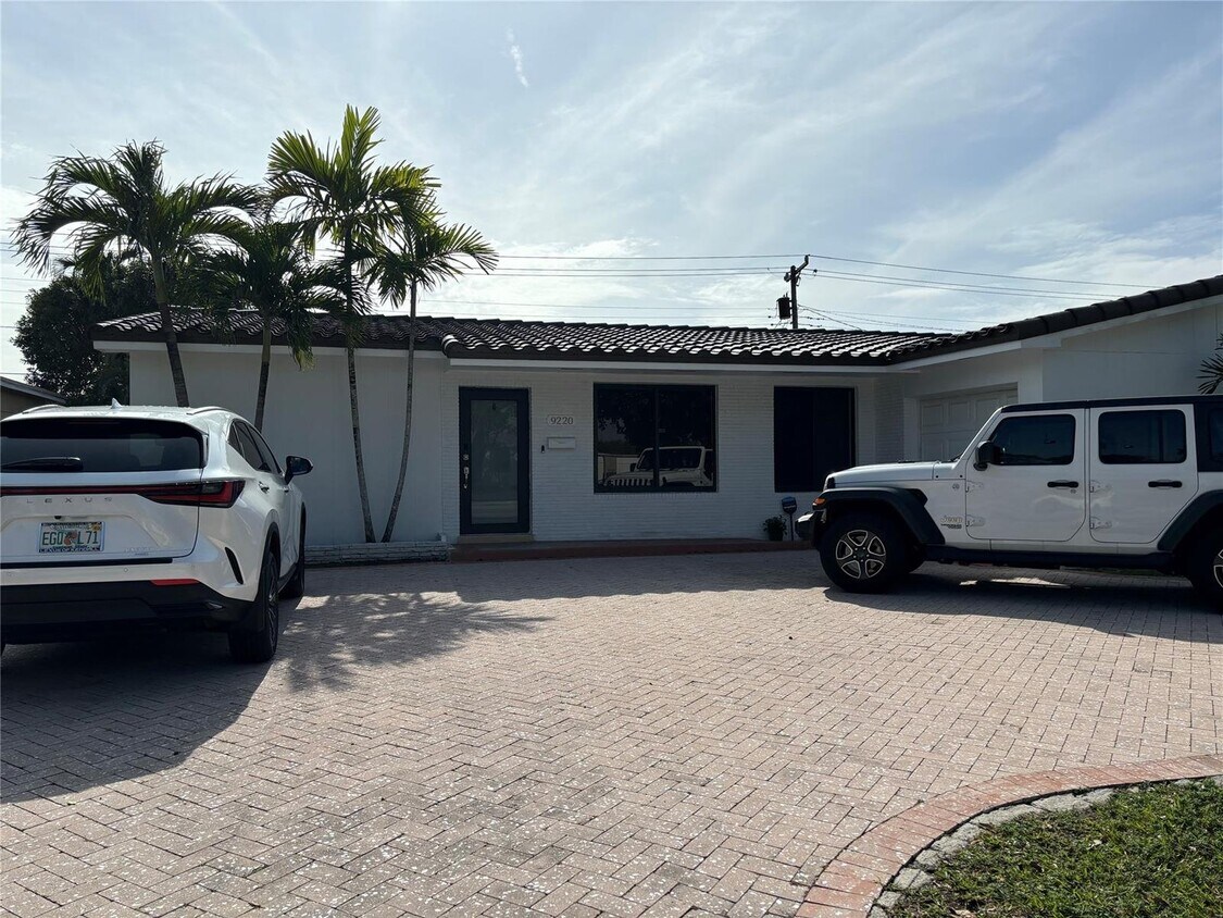 Primary Photo - 9220 SW 56th St