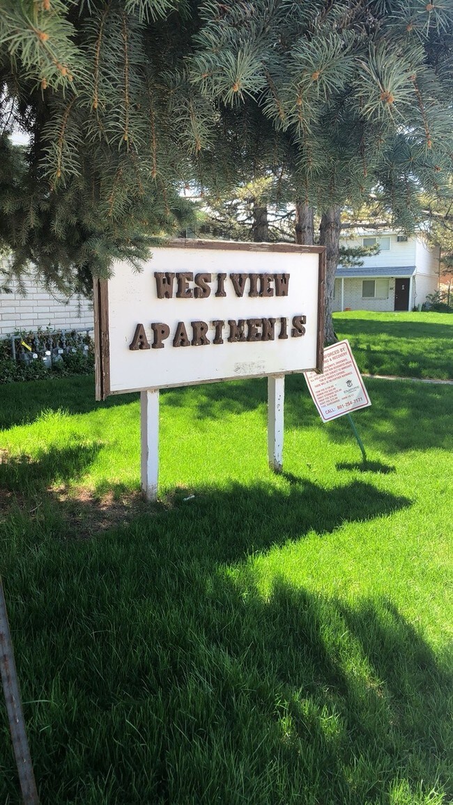 Building Photo - West Jordan Apartment - GREAT LOCATION!