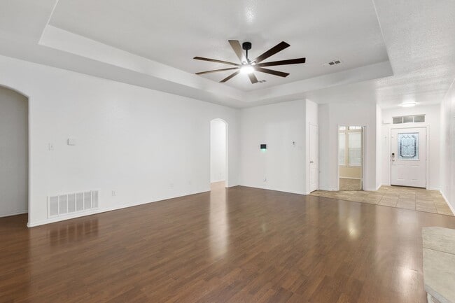 Foto del edificio - 207 Black Walnut Ct