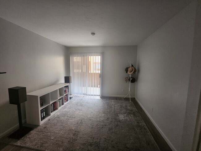 Foto del edificio - 1810 E Blacklidge Dr