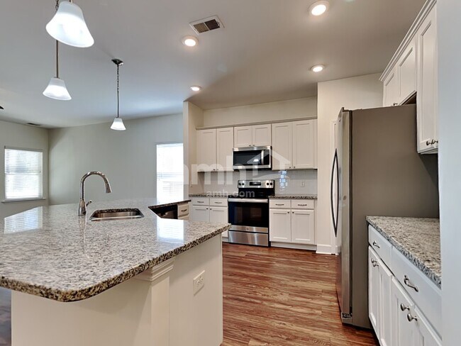 Foto del edificio - 201 Houston Dr