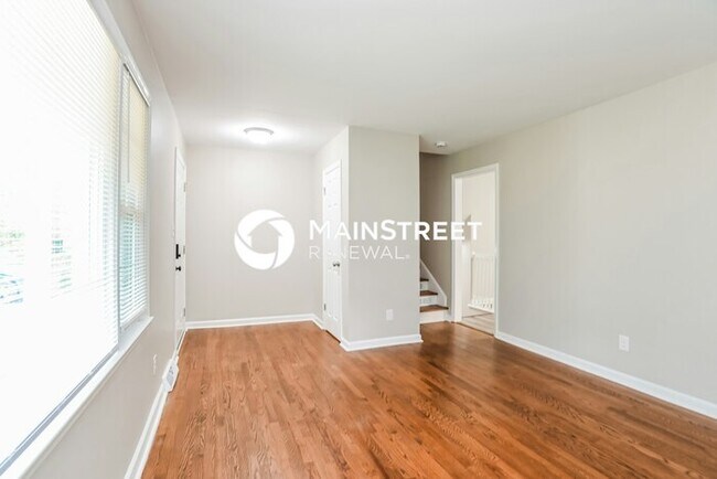 Building Photo - 4 Bedroom Pet-Friendly Home in Charlotte, NC with Main Street Renewal
