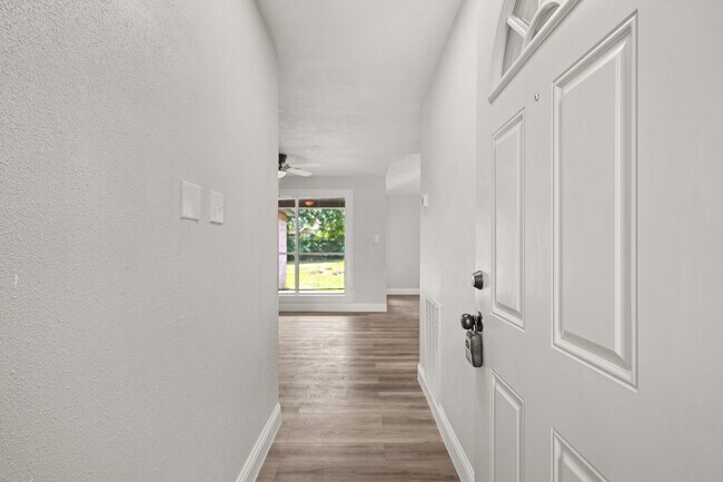 Foto del edificio - 22039 Rivermead Dr
