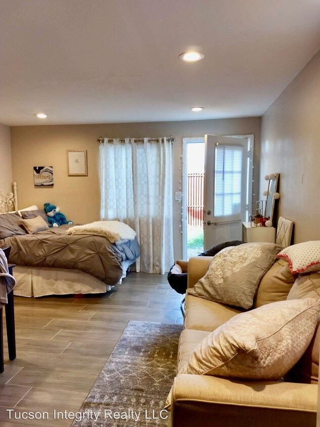 Foto principal - 1243 E Waverly St