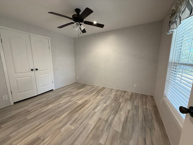 Foto del edificio - 6607 Lakewood Dr