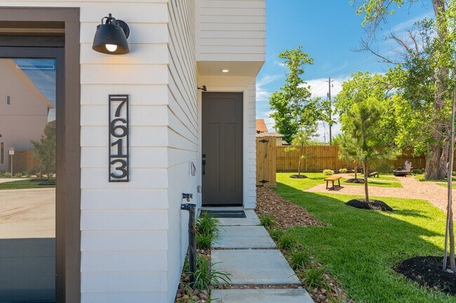 Building Photo - 7613 Victory Reserve St