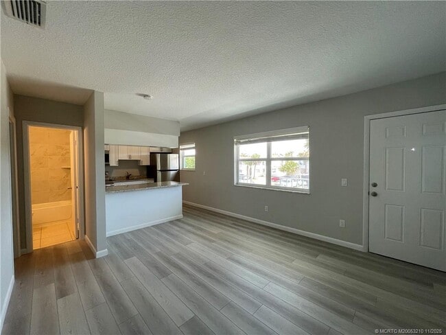 Foto del edificio - 661 Hernando St