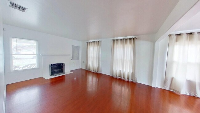 Foto del edificio - Charming 3 Bed 1 Bath House in Santa Ana!