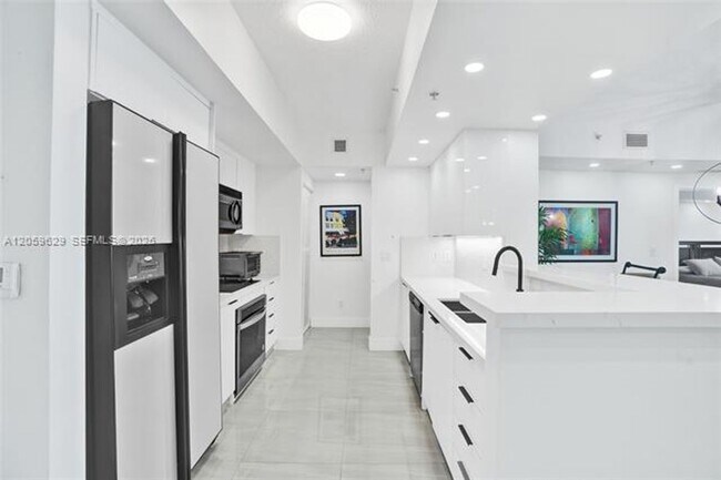 Building Photo - 335 S Biscayne Blvd