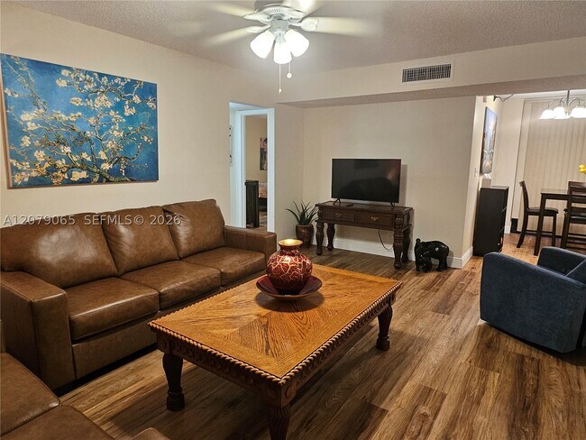 Foto del edificio - 8065 SW 107th Ave