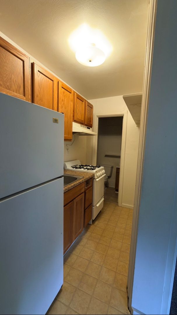 Building Photo - 213 Perrin Ave