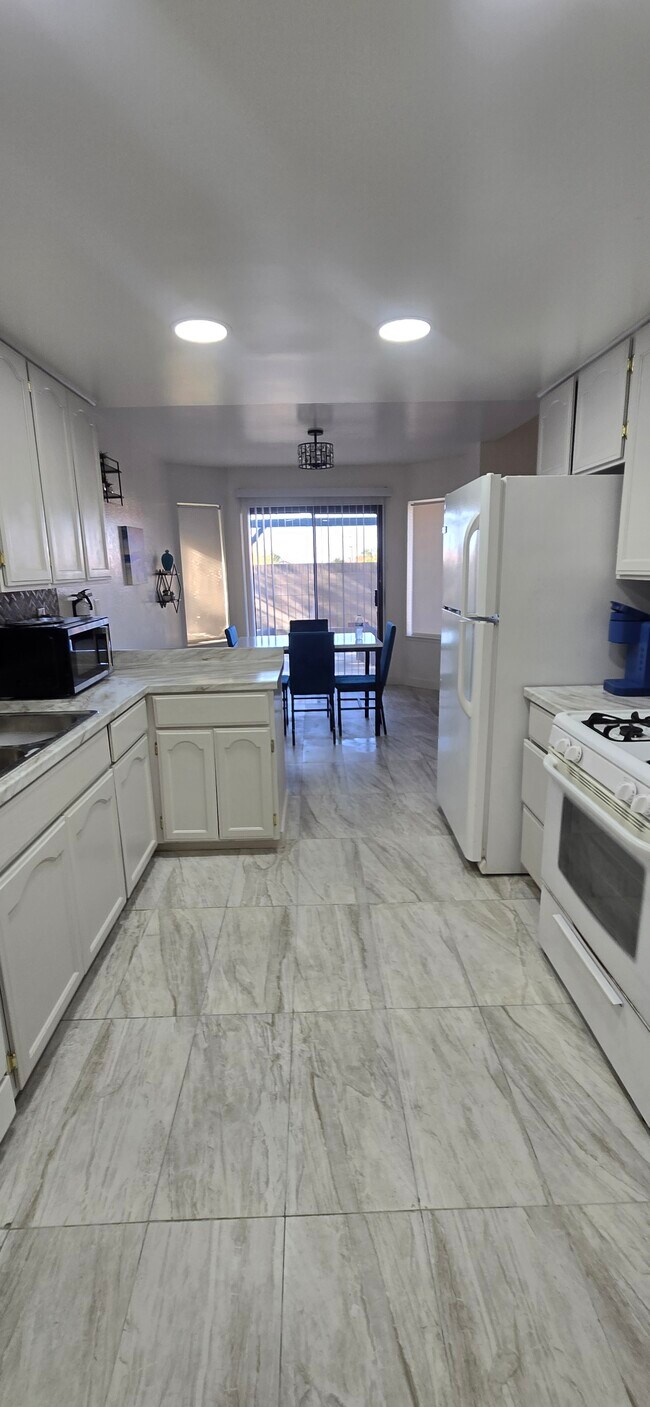 Kitchen - 3403 E Avenue S3