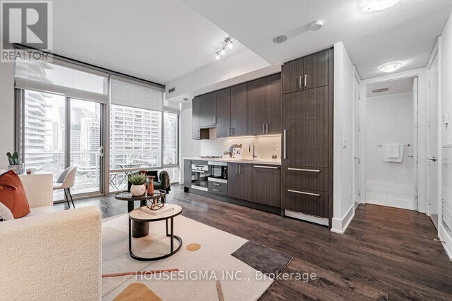 Building Photo - 39-1039 Queens Quay E