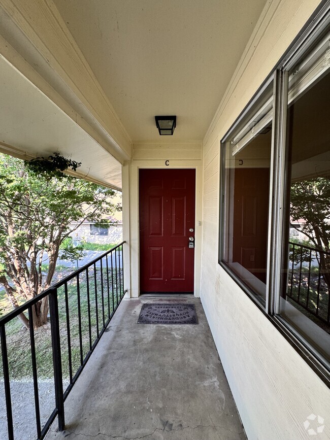 Building Photo - 211 W Cardinal Ln