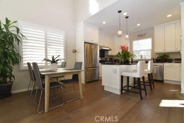 Foto del edificio - 84 Painted Trellis