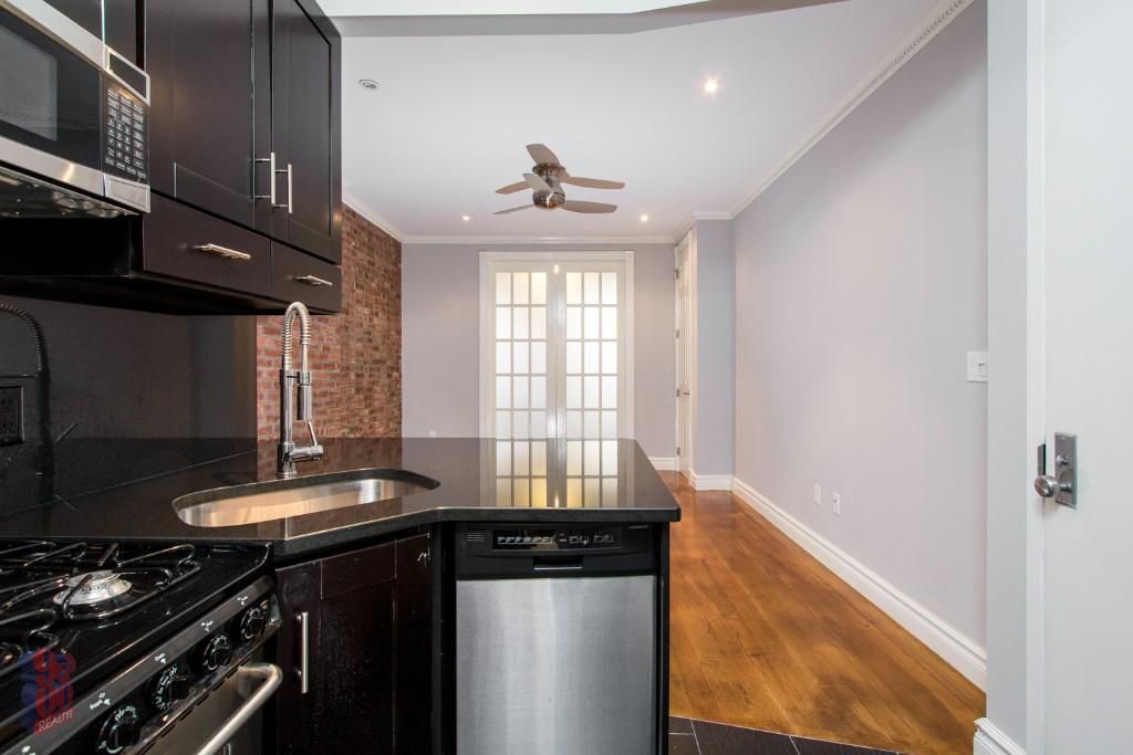 Foto principal - 380 E 10th St