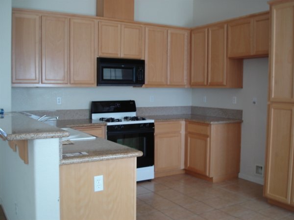 Building Photo - 634 Falling Rock Ct