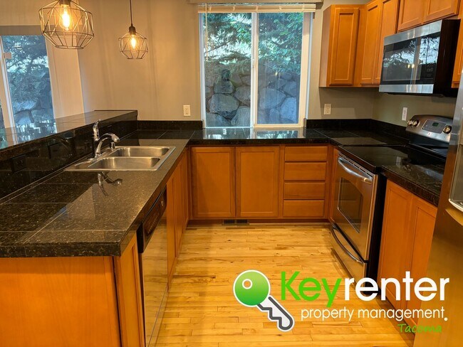 Building Photo - Tumwater Unique 3Bed/2.5bath Gorgeous Home...