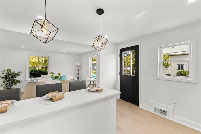 Building Photo - 26 Lamb St