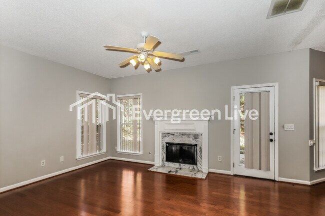 Foto del edificio - 185 Argonne Dr