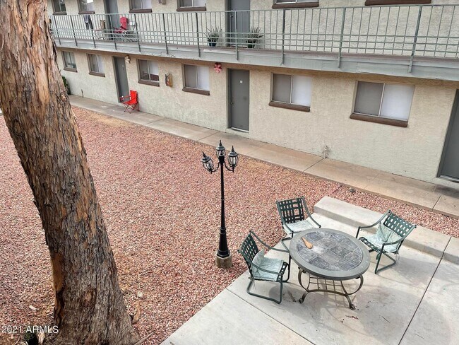 Foto del edificio - 2002 E Sweetwater Ave