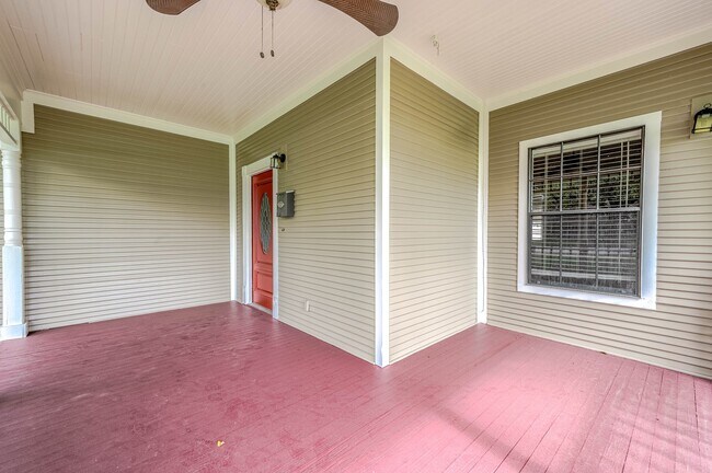 Building Photo - 2245 N Austin Ave